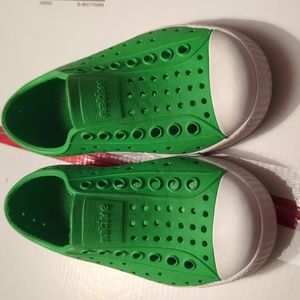 Native Slip-On shoes Toddler Size 8 Lime 💚